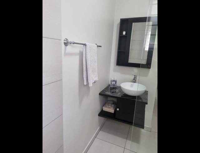 2 BEDROOM APARTMENT FOR SALE IN STRATHAVON